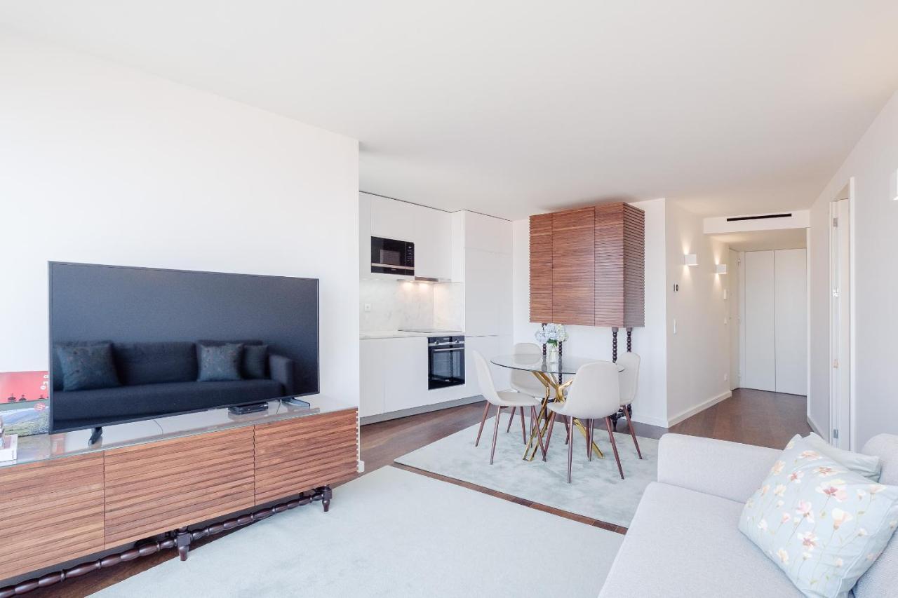 Boutique Rentals- Bliss By The Sea Apt- Ocean Views In Foz Beach Porto Exterior photo